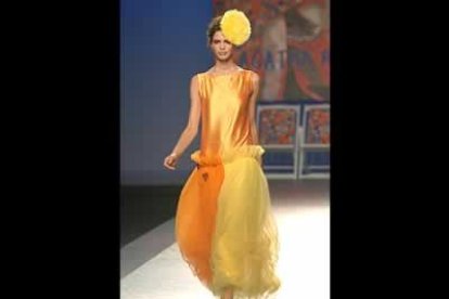 En esta ocasión, la original diseñadora ha apostados por colores más suaves, así como prendas más sencillas para llegar hasta todos los armarios.