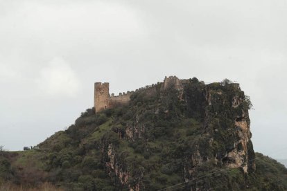La fortaleza de Cornatel (Priaranza del Bierzo).