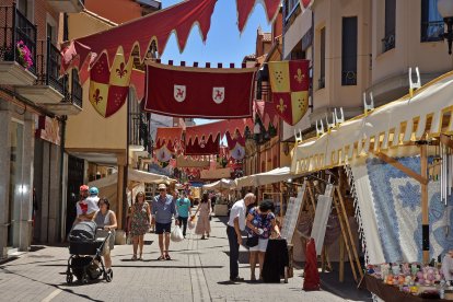 El tradicional Mercado Medieval de La Bañeza,  fue inaugurado por el alcalde, Javier Carrera.  DANIEL