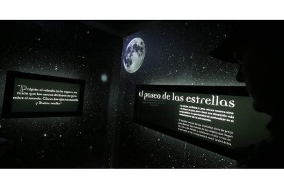 El visitante puede escuchar todos los sonidos de los animales del parque gracias a lo paneles interactivos. MARCIANO PÉREZ / DL.