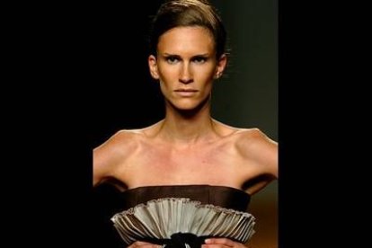 Los vestidos con frunces al canesú son la prenda estrella de esta diseñadora.