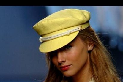 El chaleco corto es la estrella de esta temporada con los colores amarillo y blanco.
