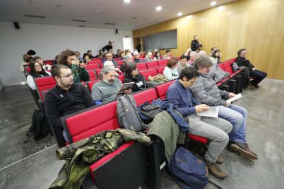 Los asistentes a las jornadas, con plazas limitadas, han pagado 20 euros de inscripción. Este sábado también han recorrido lugares de la memoria. L. DE LA MATA