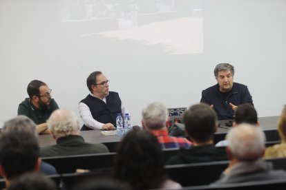 Otro momento de la sesión inaugural en la Casa del Parque de Las Médulas. L. DE LA MATA