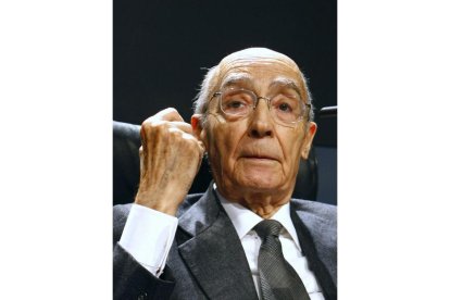 (Azinhaga, Santarém, Portugal, 16 de noviembre de 1922 - Tías, Lanzarote, provincia de Las Palmas, España, 18 de junio de 2010). Escritor, novelista, poeta, periodista y dramaturgo portugués. En 1998 le fue concedido el Premio Nobel de Literatura.
