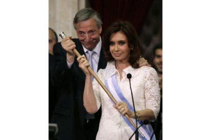 Río Gallegos, Argentina, 25 de febrero de 1950 – El Calafate, Argentina, 27 de octubre de 2010. Político y abogado argentino. Presidente de Argentina desde el 25 de mayo de 2003 hasta el 10 de diciembre de 2007.