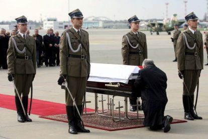 Varsovia, 18 de junio de 1949 - Smolensk, 10 de abril de 2010. Político polaco. Presidente de la República de Polonia desde 2005 hasta su fallecimiento en un accidente de aviación.