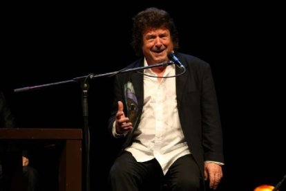 Granada, 25 de diciembre de 1942 – Madrid, 13 de diciembre de 2010. Cantaor español, considerado como uno de los grandes renovadores del flamenco.