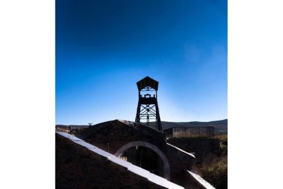 El perfil del castillete del Pozo Viejo.