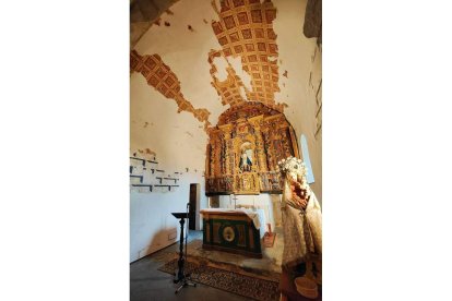 Los ramos tradicionales de Omaña que se conservan en el municipio de Riello tienen más de cien años de antigüedad. Algunos han sido restaurados y otros conservan pigmentos originales. Los de Santibáñez de Arienza y Villayuste se pueden ver en Riello y La Omañuela en su ambiente original. La ruta guiada comienza en Riello con el Belén artesanal realizado por los vecinos en los años 90 del siglo XX y prosigue por los ramos, el santuario de Pandorado y La Omañuela.  DARÍO ÁLVAREZ BOUZAS.
