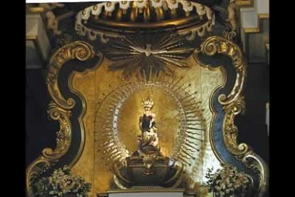 Aunque sus orígenes datan del S IX, el templo ha sufrido numerosas remodelaciones y fue reconstruido tras un incendio registrado en 1951, fecha de la que data su imagen actual.