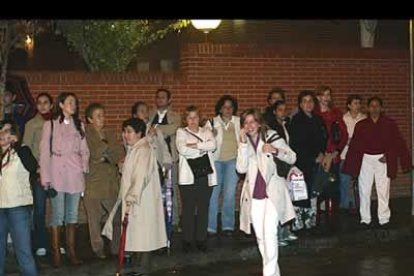 En las inmediaciones de la clínica Ruber de Madrid, la expectación era máxima desde que se conoció el ingreso de Doña Letizia.