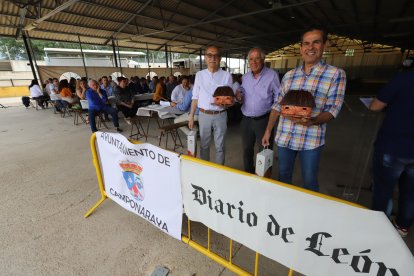 Roberto Arias y Ángel Fraguas recogieron un reconocimiento especial. ANA F. BARREDO