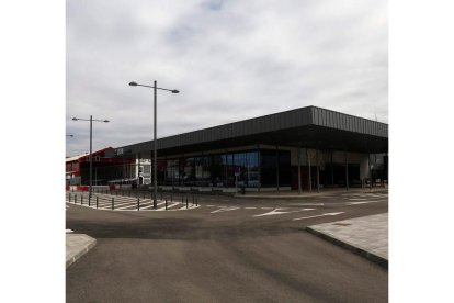 El acceso pendiente de apertura, junto al aparcamiento. OTERO