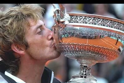 A pesar de que España no pudo cona Australia en la final de la Copa Davis, la «Armada» volvió a firmar grandes gestas. La principal fue la de Ferrero, que conquistó Roland Garrós y fue número 1 del mundo.