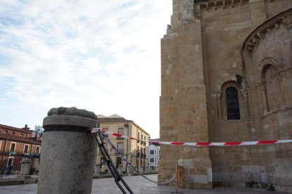 Caída de cascotes producida en marzo de este año. J. NOTARIO