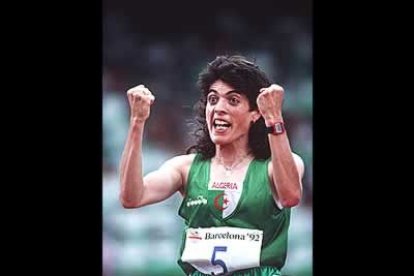 La atleta argelina se convirtió en un modelo para las mujeres de su país y, a la vez, en el blanco de las amenazas y críticas de los fundamentalistas islámicos.