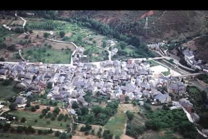 Sin salir de esta comarca, se puede hacer una parada en Molinaseca, un valle repleto de frutales, prados y huertas, atravesado por el río Meruelo.