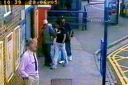 Las imágenes muestran a Mohammad Sidique Khan, Shehzad Tanweer y Germaine Lindsay en una aparente misión de reconocimiento.