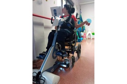 Nicolás, otro alumno del colegio La Luz, en el cicloergómetro. DL