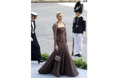 La princesa Charlene de Mónaco, llega sola sin el príncipe Alberto, a la capilla del Palacio Real sueco, este sábado. JONATHAN NACKSTRAND | AFP PHOTO