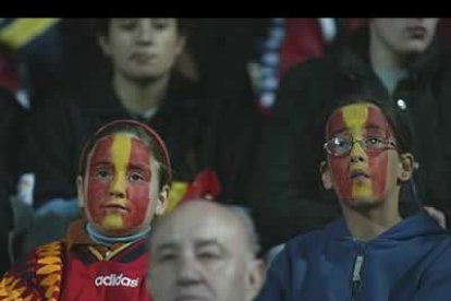 Los colores de la selección lucieron en los rostros de los aficionados más entregados.