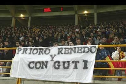 Los vecinos de Prioro no quiesieron que a nadie se le escapara el detalle de que Guti desciende de esta localidad.