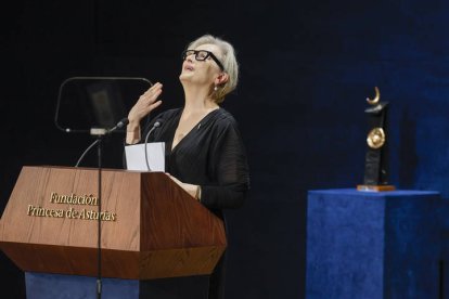 La actriz estadounidense Meryl Streep, Premio Princesa de Asturias de las Artes interviene durante la gala. BALLESTEROS