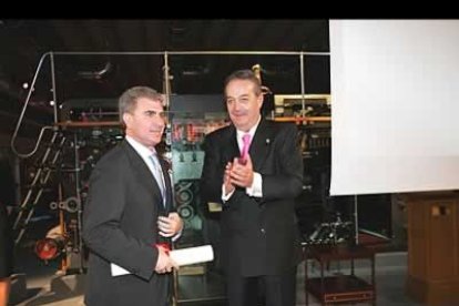 El Premio de Periodismo Fernández Latorre homenajeó a las víctimas del 11-M. El ganador de la última edición fue César Antonio Molina por su artículo «Atocha».