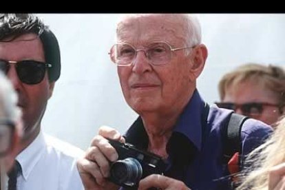 Henri Cartier-Bresson, fundador de la agencia Magnum, falleció a los 95 años. El artista francés está considerado el creador de una de las grandes posibilidades de la fotografía: la de fijar el instante decisivo.