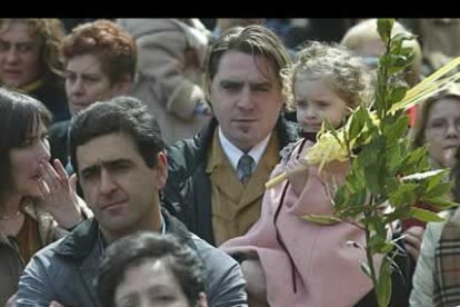 El buen día acompañó a los niños, orgullosos de mostrar sus palmas.