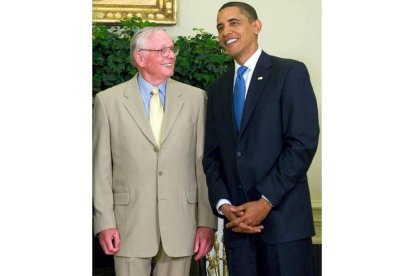 El astronauta con el presidente estadounidense Obama durante el 40 aniversario de la Nasa.
