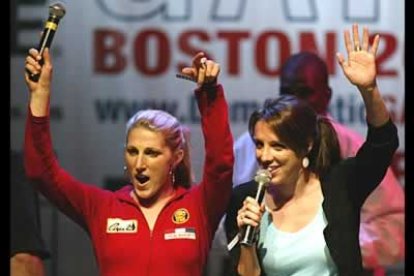 Fruto de su primer matrimonio tiene dos hijas, Alexandra y Vanessa. Ambas han apoyado a su padre desde que se lanzó a la carrera por la candidatura presidencial demócrata.