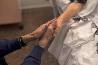 España aprueba la ley de eutanasia para las personas con una enfermedad grave e incurable y que padezcan un sufrimiento 