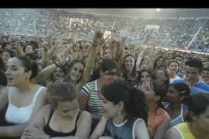 La plaza de toros de la ciudad, más conocida como el León Arena, se llenó de jóvenes enloquecidos por la Oreja de Van Gogh.