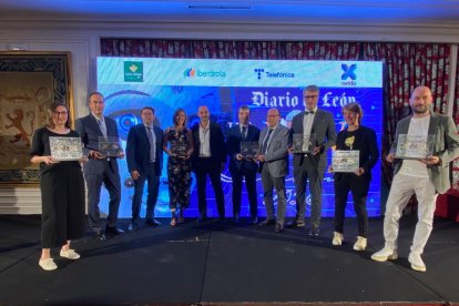 Foto de familia de los premiados. RAMIRO/FERNANDO OTERO