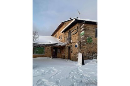 Foncebadón, cubierto de nieve esta mañana. EL TRASGU