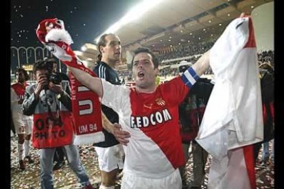 Giuly, pesadilla del Deportivo en aquella victoria de los monegascos (8-3), también atormentó al Madrid con dos goles.