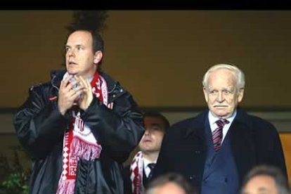 La actitud del heredero de Rainiero, con gestos muy expresivos en el palco, ha sido muy criticada por los medios españoles.