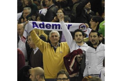 Los seguidores leoneses siempre animaron a su equipo | Foto: Jesús