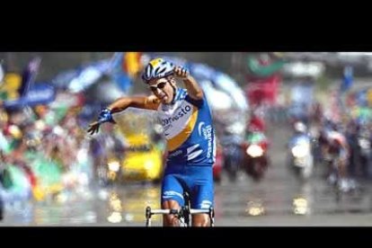 Flecha vivió su momento de gloria en su estreno en la prueba más importante del mundo, y lo ha celebrado haciendo honor a su nombre, tirando flechazos al aire cuando cruzaba la meta.