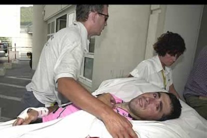 Beloki, a su llegada al hospital. En el centro médico, el corredor español insisitía en que éste era 