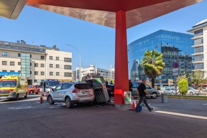 Espectacular accidente en la gasolinera de Eras. DL
