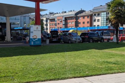 Espectacular accidente en la gasolinera de Eras. DL