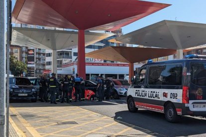 Espectacular accidente en la gasolinera de Eras. DL
