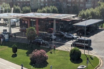 Espectacular accidente en la gasolinera de Eras. DL