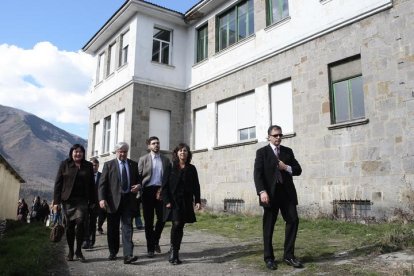El ministro de Industria, Turismo y Comercio, Joan Clos, visitó en febrero de 2008 Villablino. RAMIRO