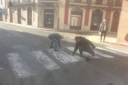 Momento en el que los vecinos del municipio leonés realizaban su protesta. CAMPOS