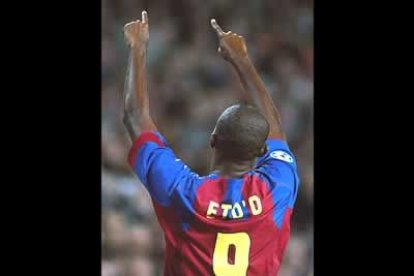 Camerún, 1981<br> Oro en los Juegos del 2000 y 2 Copas de África 2000 y 02<br> Copa del Rey 2003
