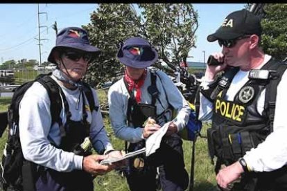 De todas formas, los saqueos y los actos de violencia comienzan a reducirse en Nueva Orleans debido fundamentalmente a la abundante actividad de militares en la zona.